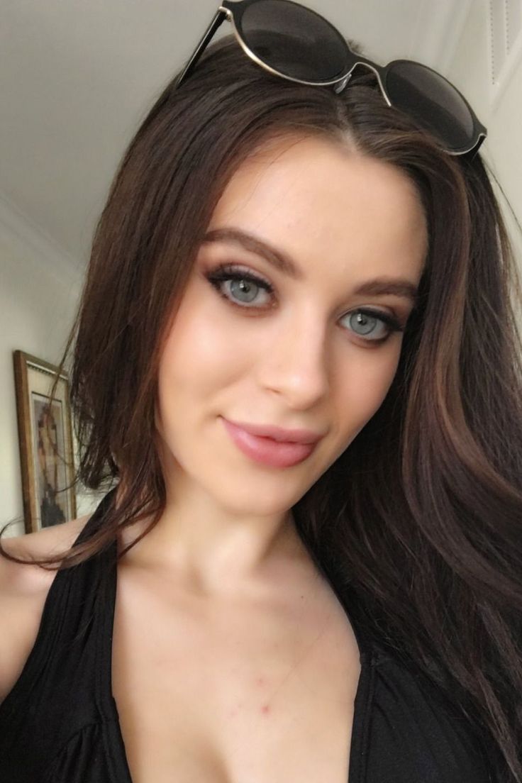 Does lana rhoades have a sister